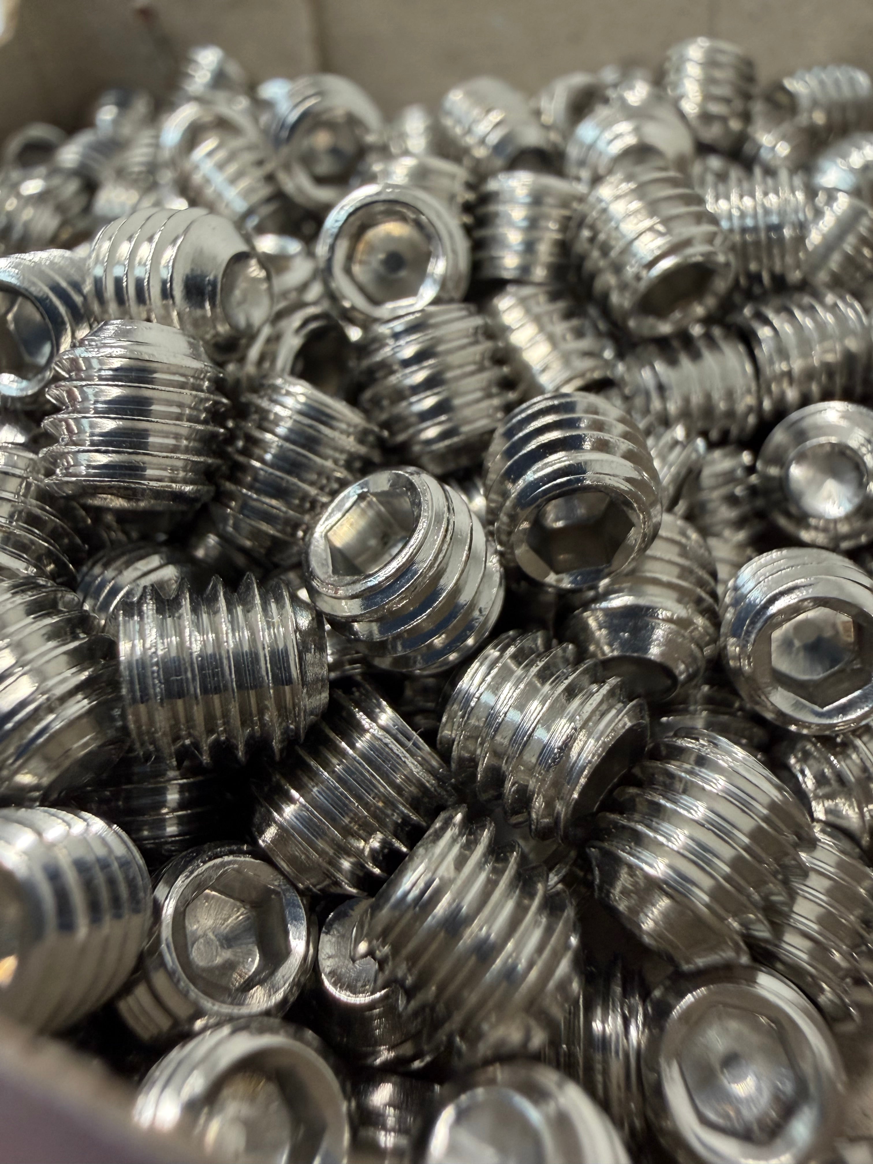 Grub screws M10